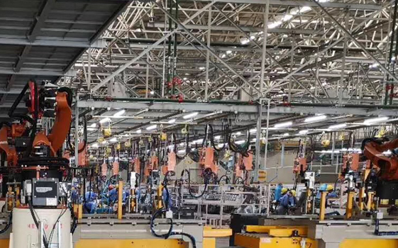 未來(lái)|智能工廠是用人還是焊接機(jī)器人？