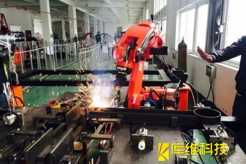 焊接<a href='http://m.zhcckj.com' target='_blank'><u>機(jī)器人工作站</u></a>
